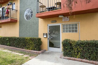 6507 Woodman Ave in Van Nuys, CA - Building Photo - Building Photo