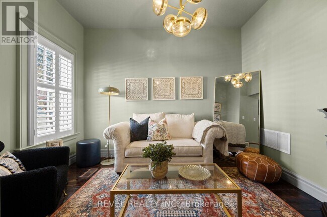 296 Queen St S in Mississauga, ON - Building Photo - Building Photo