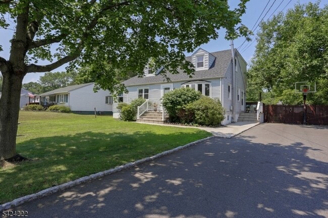 property at 85 Hollywood Ave