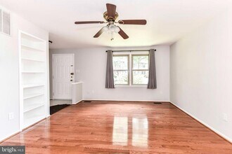 261 Gundry Dr in Falls Church, VA - Building Photo - Building Photo