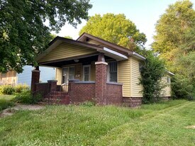 1110 Clover St in South Bend, IN - Building Photo