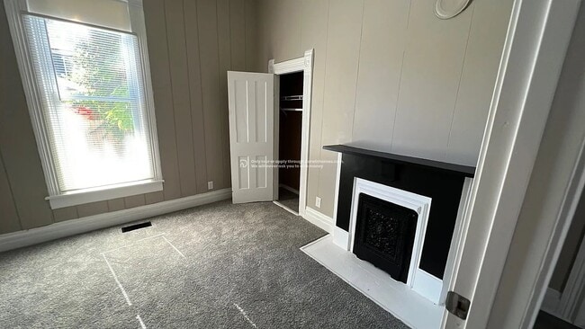 910 Watt St in Jeffersonville, IN - Foto de edificio - Building Photo