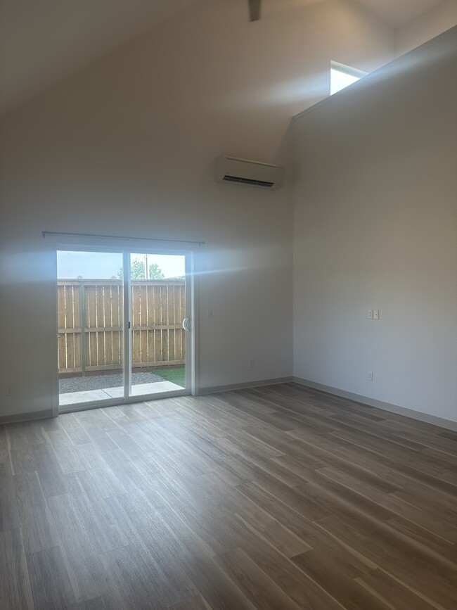 411 Azalea Ct in Talent, OR - Building Photo - Building Photo