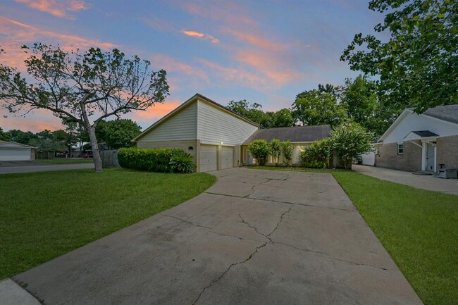 property at 2122 Clemson Dr
