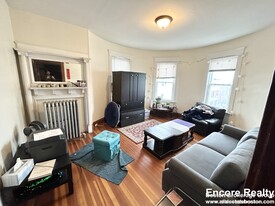 5 Sumner Sq, Unit 3 Apartments