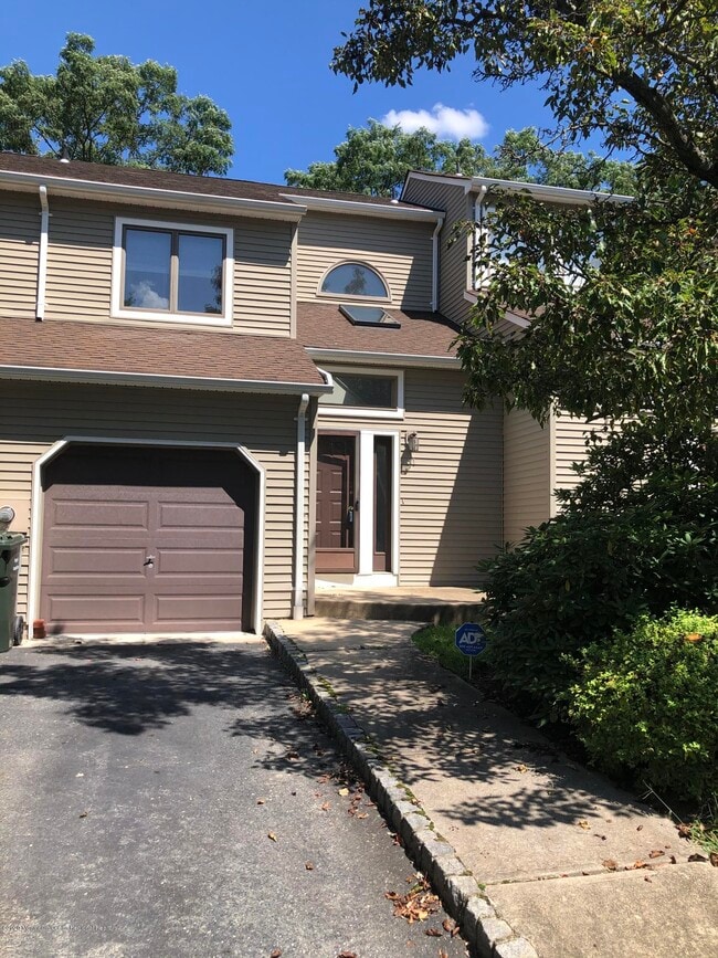 property at 31 Oak Mews Ct