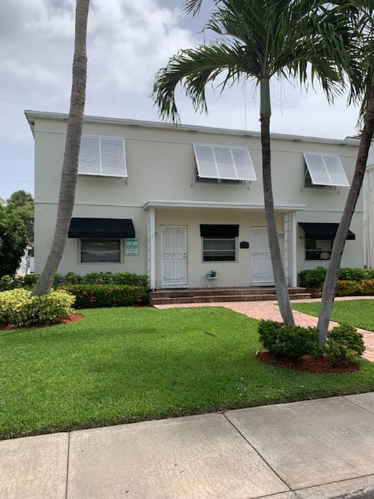 Palmway in Lake Worth, FL - Foto de edificio