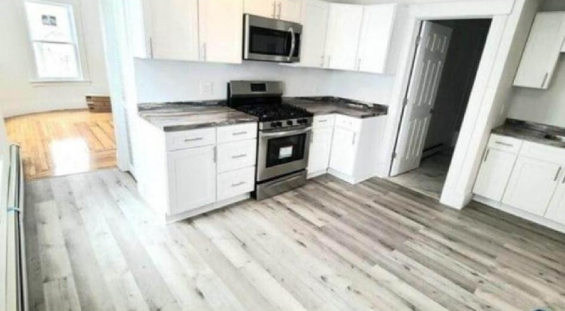 64 Elliot St in Worcester, MA - Building Photo