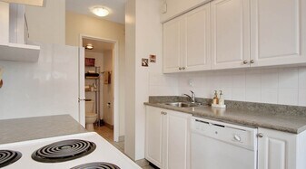 1905 Robson St in Vancouver, BC - Building Photo