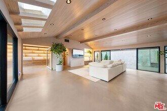 3627 Woodhill Canyon Rd in Los Angeles, CA - Building Photo - Building Photo