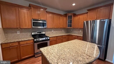 23227 Roberts Tavern Dr in Clarksburg, MD - Building Photo - Building Photo