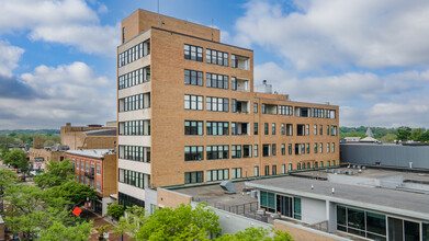 Peregrine Tower in Kalamazoo, MI - Foto de edificio - Building Photo