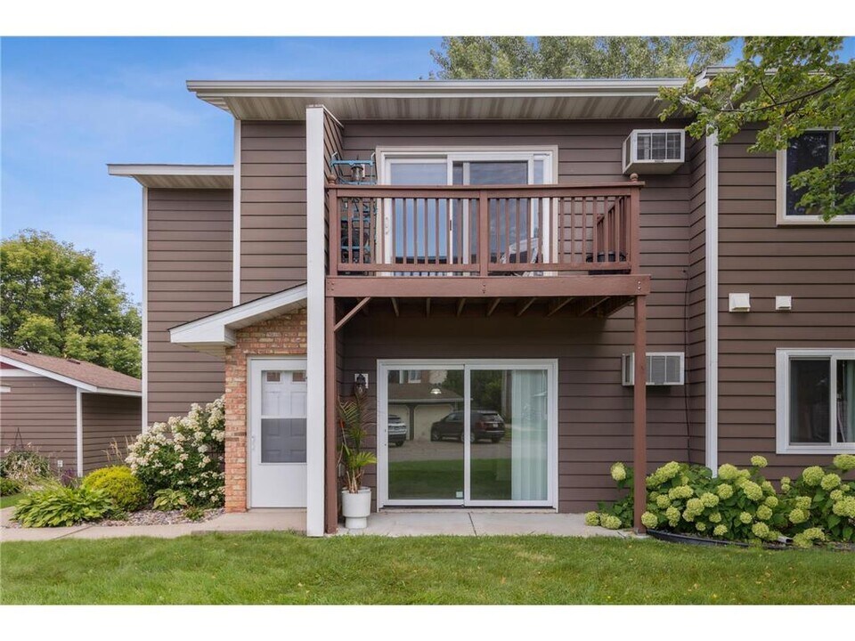 4478 Cinnamon Ridge Trail in Eagan, MN - Building Photo