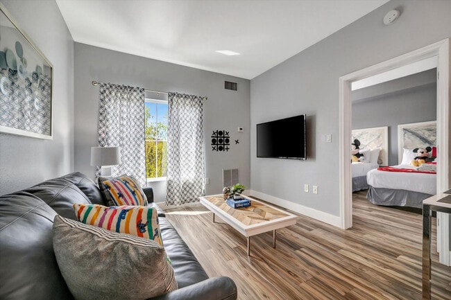 8303 Palm Pkwy in Orlando, FL - Building Photo - Building Photo