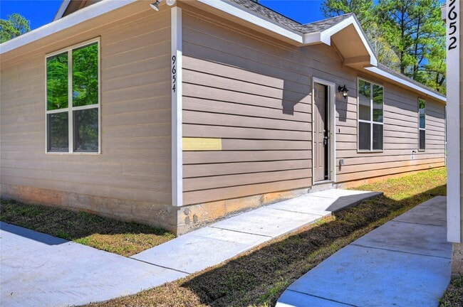 11779 White Cedar St in Willis, TX - Building Photo - Building Photo