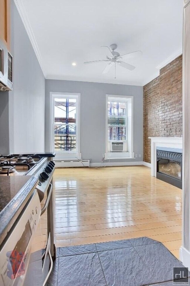 LeRoy Street in New York, NY - Building Photo - Building Photo