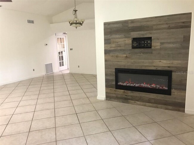 1823 Thornwood Ct in Zephyrhills, FL - Building Photo - Building Photo