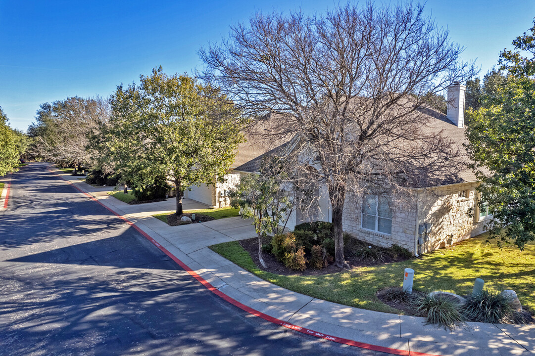 Mission Oaks in Austin, TX - Building Photo