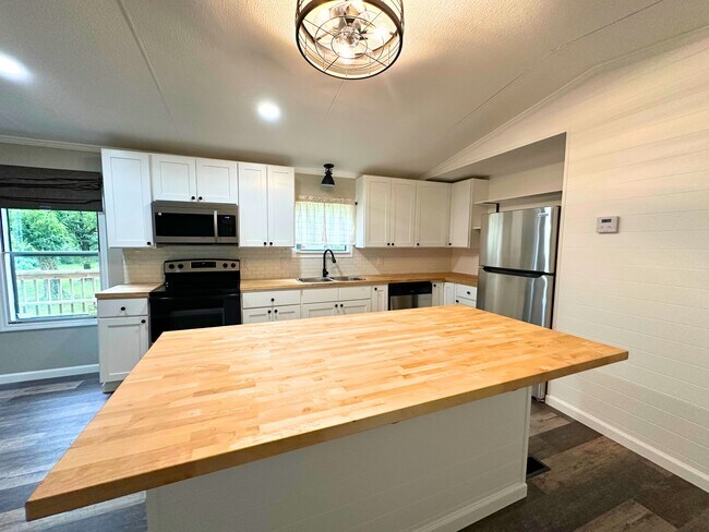 120 Piedmont Golf Course Rd in Piedmont, SC - Building Photo - Building Photo