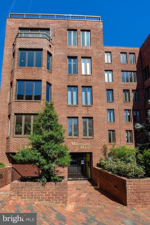 1045 31st St NW in Washington, DC - Building Photo - Building Photo