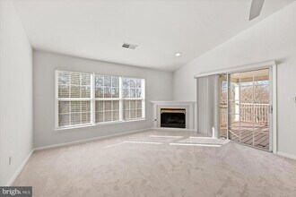 6613 Netties Ln in Alexandria, VA - Foto de edificio - Building Photo