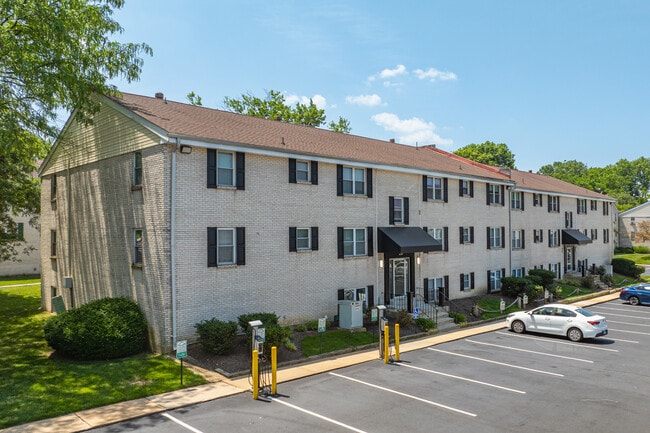 Harbor Club Apartments in Newark, DE - Building Photo - Building Photo