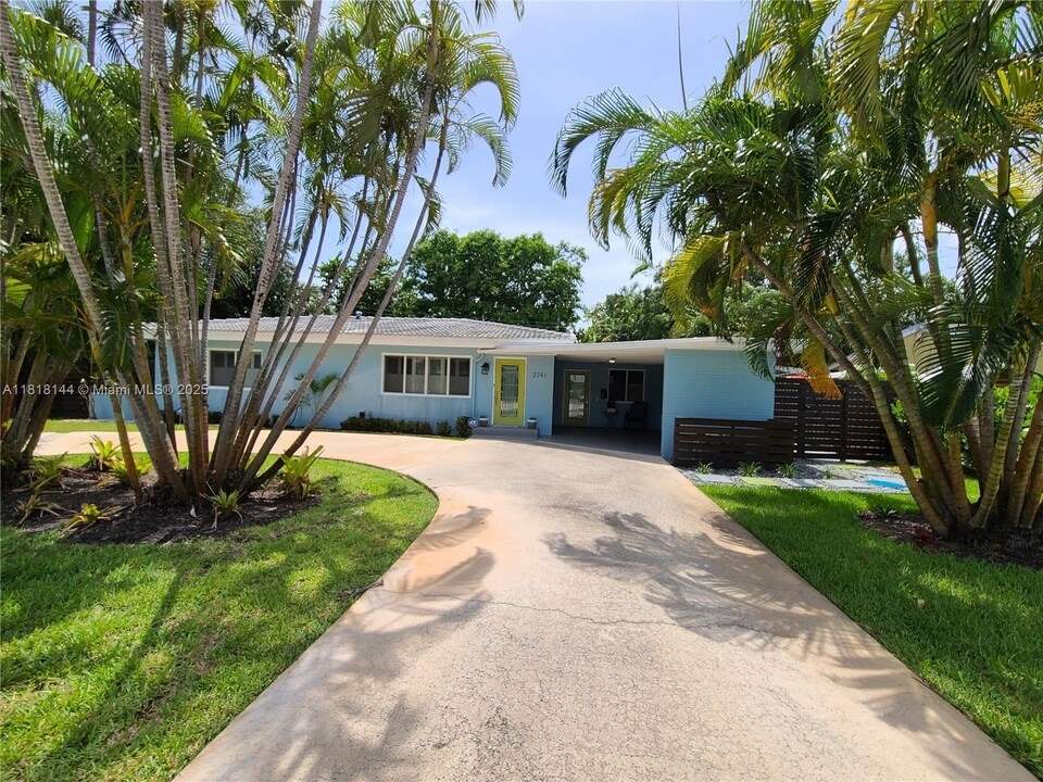 2741 NE 16th Ave in Wilton Manors, FL - Building Photo