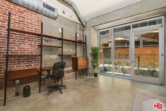 527 Molino St in Los Angeles, CA - Building Photo - Building Photo