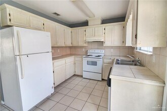 13 Redbud Ave in McAllen, TX - Building Photo - Building Photo