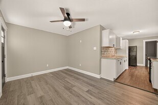 5711 Brady St in Houston, TX - Building Photo