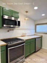 385 S 2nd E St in Mountain Home, ID - Building Photo