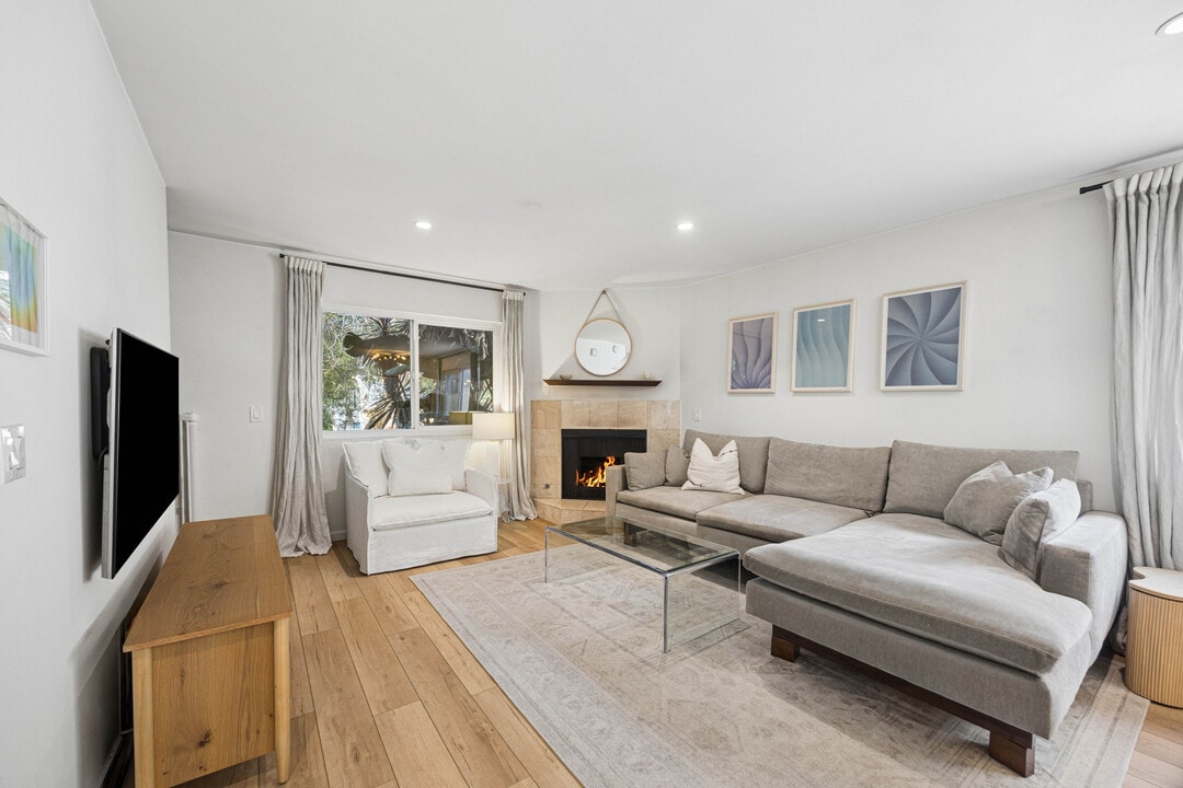 11734 Avon Way, Unit 102 in Los Angeles, CA - Foto de edificio