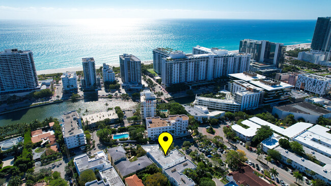 2418 Flamingo Dr in Miami Beach, FL - Foto de edificio - Building Photo