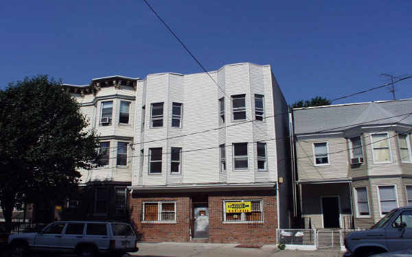 4541 Broadway in Union City, NJ - Building Photo - Building Photo