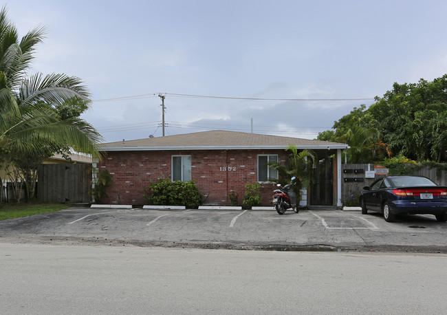 1352 Holly Heights Dr in Fort Lauderdale, FL - Building Photo - Building Photo