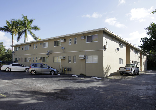 6310 SW 79th St in South Miami, FL - Foto de edificio - Building Photo