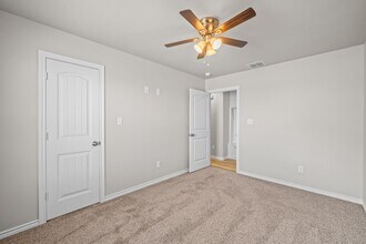 8901 N County Rd 3200 in Idalou, TX - Foto de edificio - Building Photo