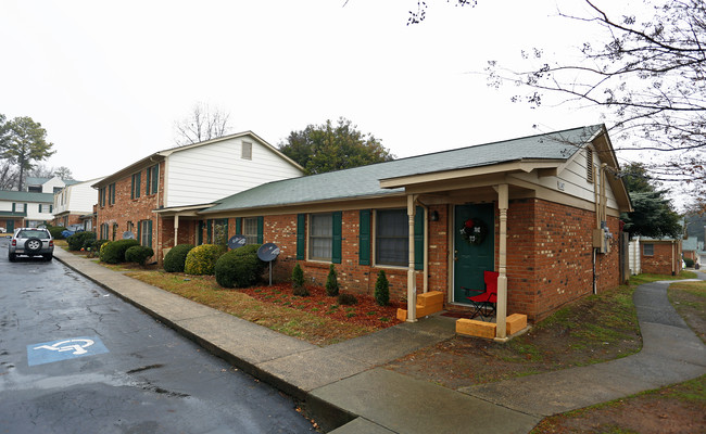 Sharon West in Charlotte, NC - Foto de edificio - Building Photo