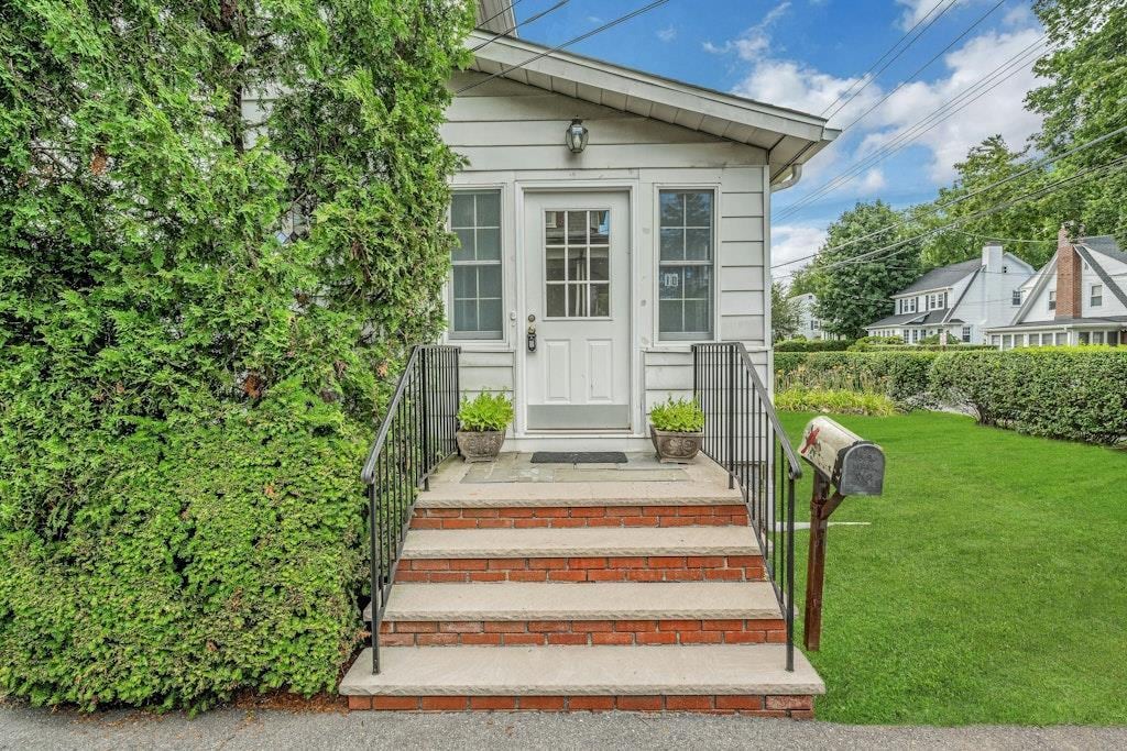 10 Carman Rd in Scarsdale, NY - Building Photo