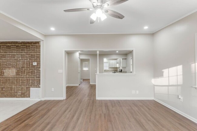 248 S 71st E Ave in Tulsa, OK - Foto de edificio - Building Photo