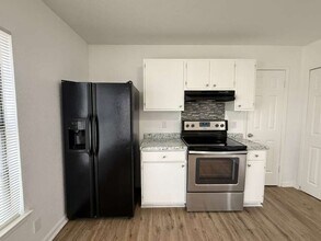 6011 Hidden Rose in San Antonio, TX - Foto de edificio - Building Photo