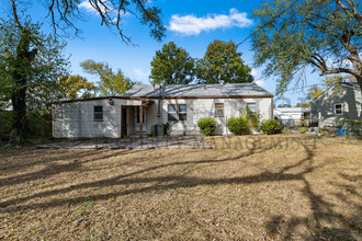 2221 W Graber St in Wichita, KS - Building Photo - Building Photo