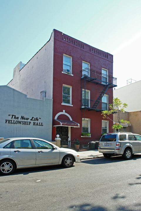 215 21st St in Brooklyn, NY - Building Photo