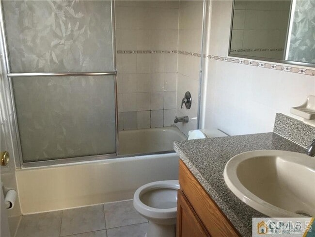 22 N Whittier St in Carteret, NJ - Building Photo - Building Photo