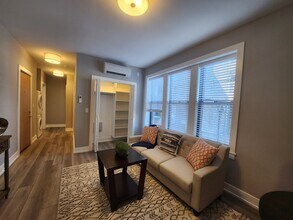 3943 N Janssen Ave, Unit 2 in Chicago, IL - Building Photo - Building Photo