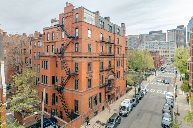239 Commonwealth Ave in Boston, MA - Foto de edificio - Building Photo