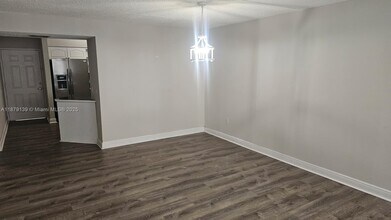 6115 NW 186th St in Hialeah, FL - Building Photo - Building Photo