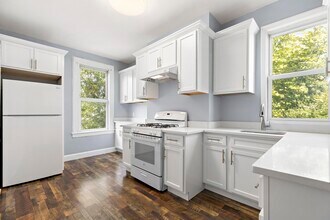 11 Hudson Pl in Weehawken, NJ - Building Photo - Building Photo