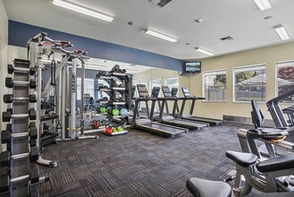 City Centre in Hayward, CA - Foto de edificio - Building Photo