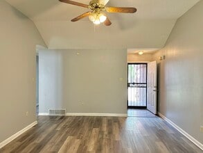 1090 Cambrain Dr in Memphis, TN - Building Photo - Building Photo